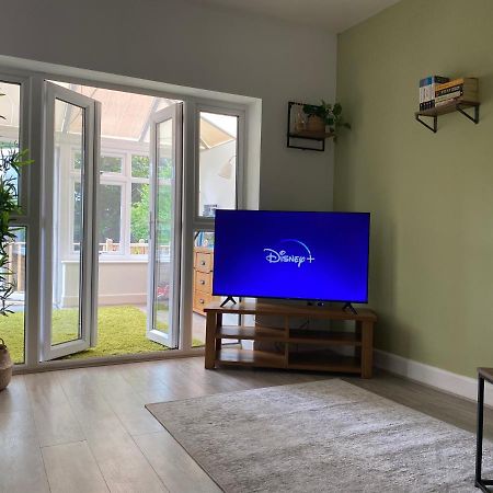 Accessible 3-Bedroom Bungalow With Patio +Driveway Southampton Esterno foto